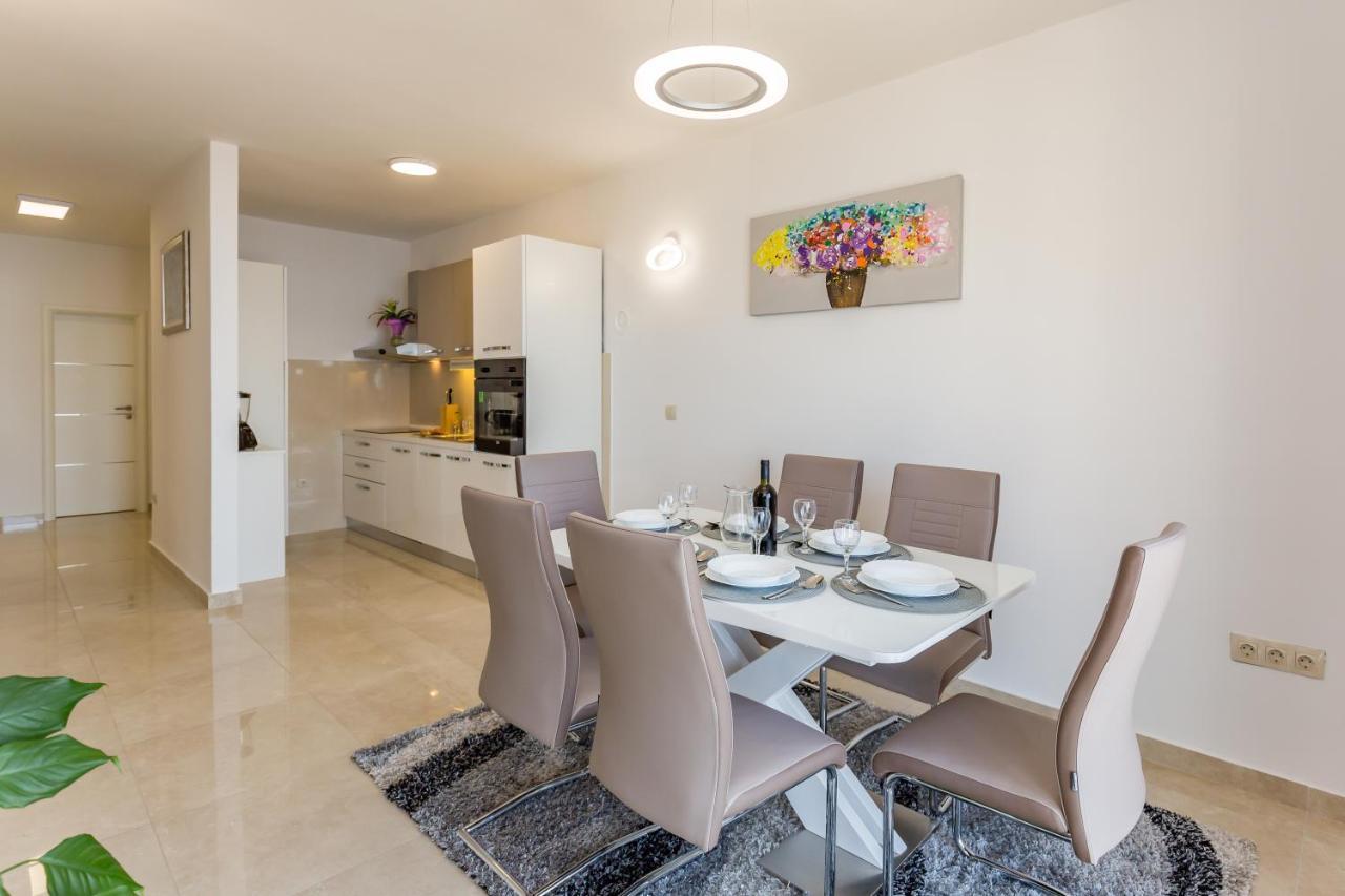 Holiday House Almissa Омиш Экстерьер фото