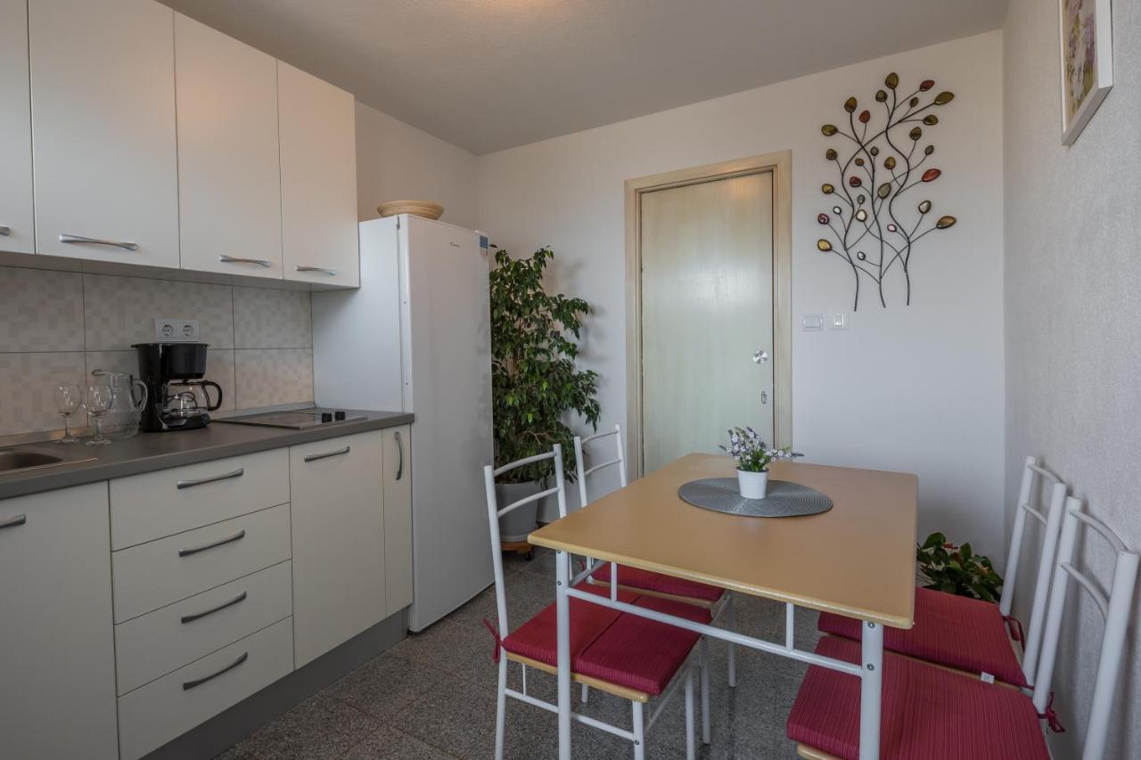 Holiday House Almissa Омиш Экстерьер фото