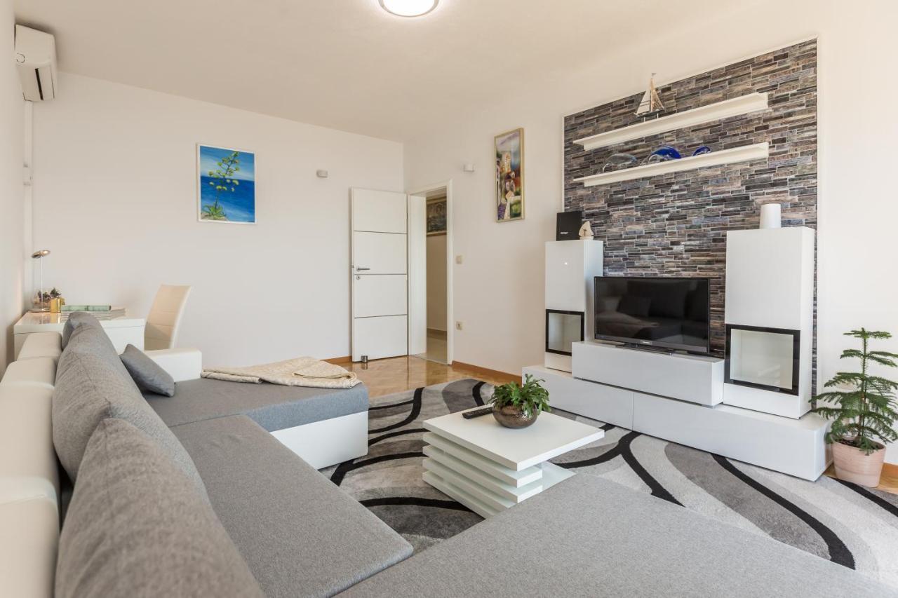 Holiday House Almissa Омиш Экстерьер фото